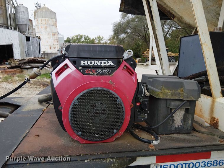 image for item DU3680 1981 Bertolini 8SF-23 fertilizer delivery trailer