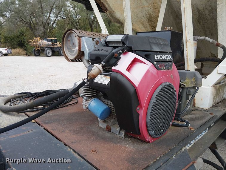 image for item DU3680 1981 Bertolini 8SF-23 fertilizer delivery trailer