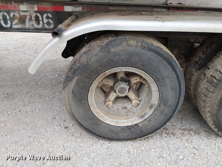 image for item DU3680 1981 Bertolini 8SF-23 fertilizer delivery trailer