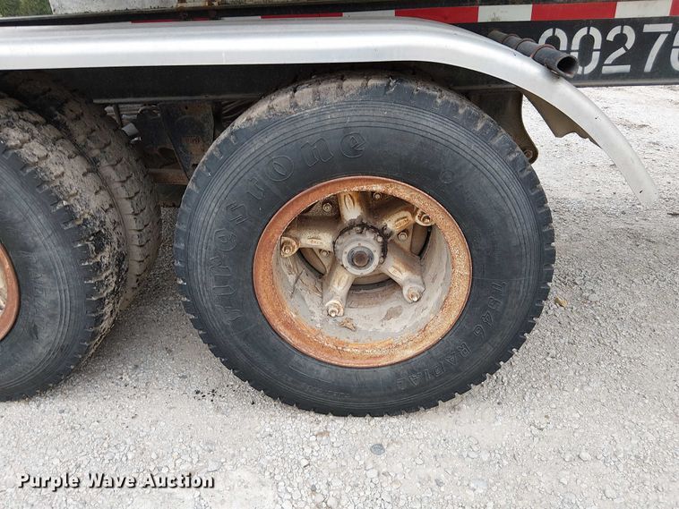 image for item DU3680 1981 Bertolini 8SF-23 fertilizer delivery trailer