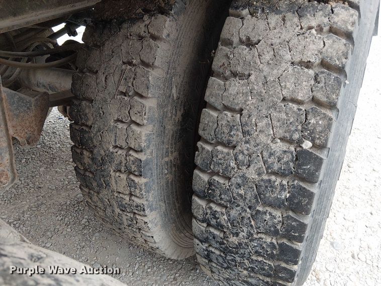 image for item DU3680 1981 Bertolini 8SF-23 fertilizer delivery trailer