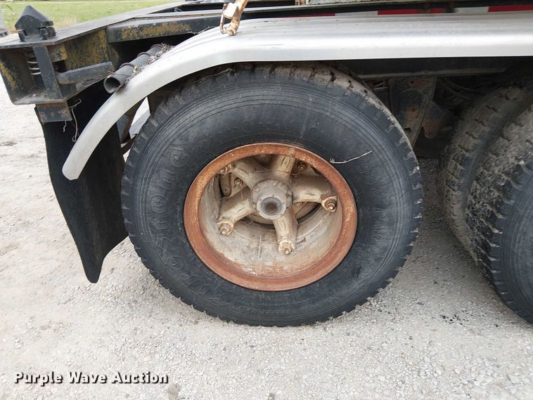 image for item DU3680 1981 Bertolini 8SF-23 fertilizer delivery trailer