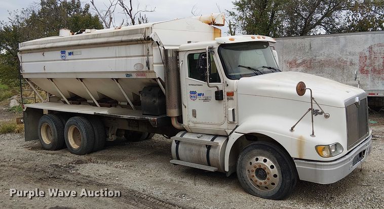 image for item DU3682 2004 International 9400i fertilizer delivery truck