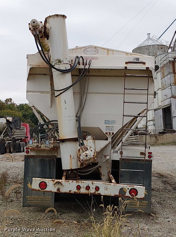 image for item DU3682 2004 International 9400i fertilizer delivery truck