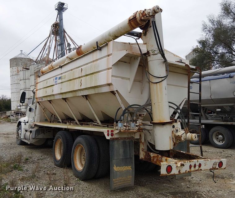 image for item DU3682 2004 International 9400i fertilizer delivery truck