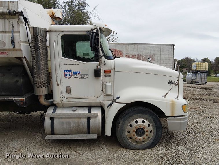 image for item DU3682 2004 International 9400i fertilizer delivery truck