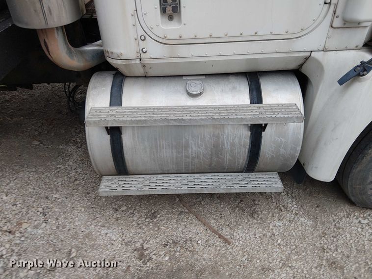 image for item DU3682 2004 International 9400i fertilizer delivery truck