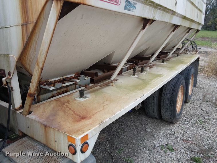 image for item DU3682 2004 International 9400i fertilizer delivery truck