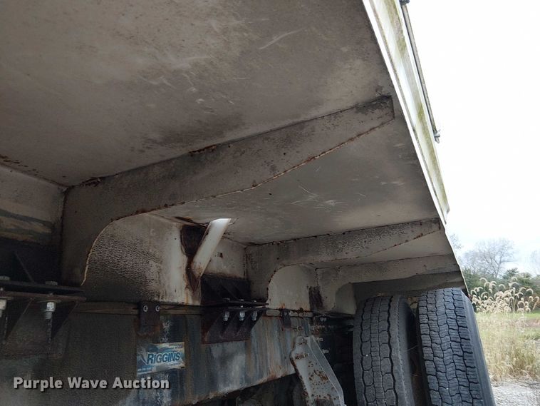 image for item DU3682 2004 International 9400i fertilizer delivery truck