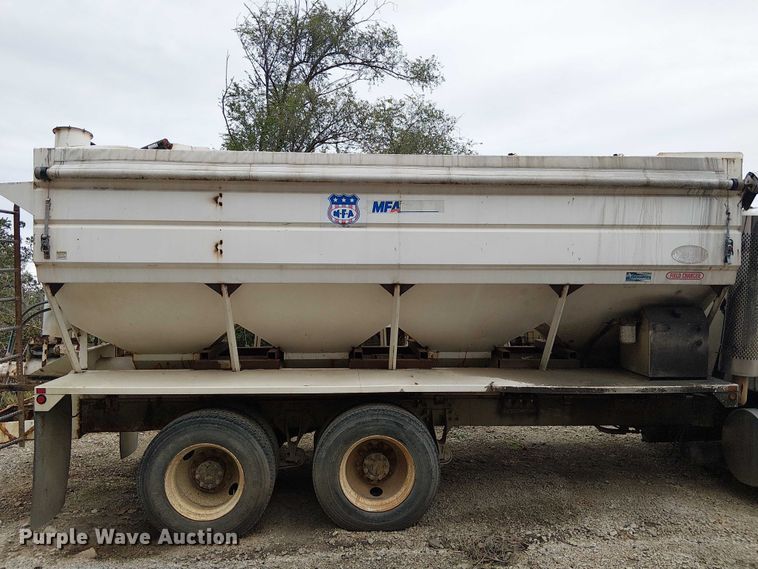 image for item DU3682 2004 International 9400i fertilizer delivery truck