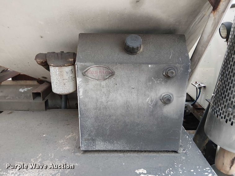 image for item DU3682 2004 International 9400i fertilizer delivery truck