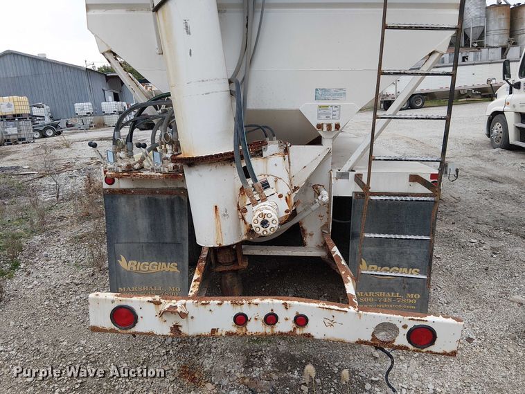 image for item DU3682 2004 International 9400i fertilizer delivery truck