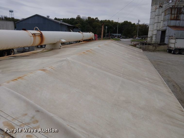 image for item DU3682 2004 International 9400i fertilizer delivery truck