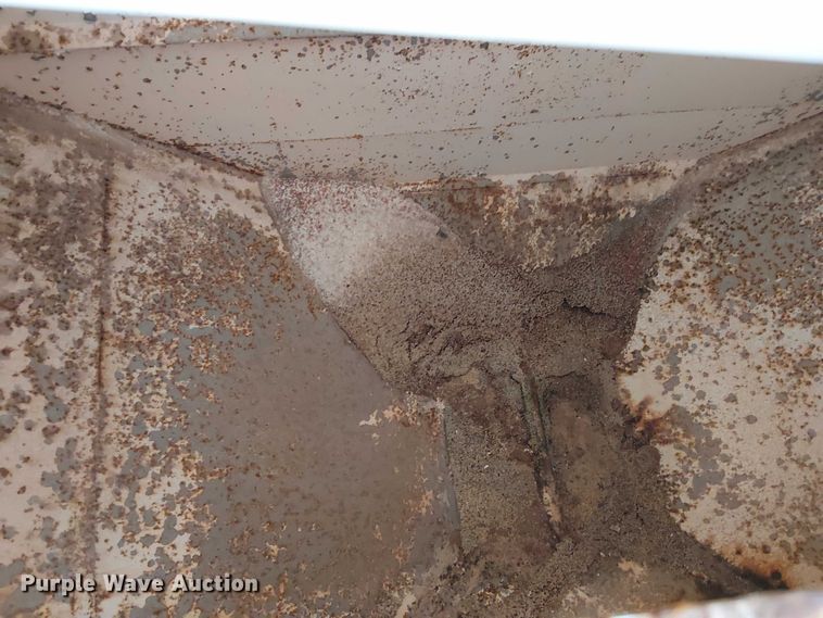 image for item DU3682 2004 International 9400i fertilizer delivery truck