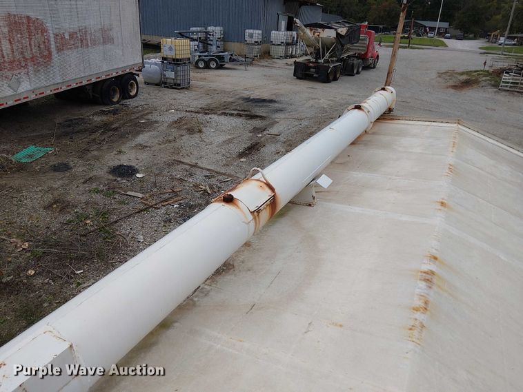 image for item DU3682 2004 International 9400i fertilizer delivery truck