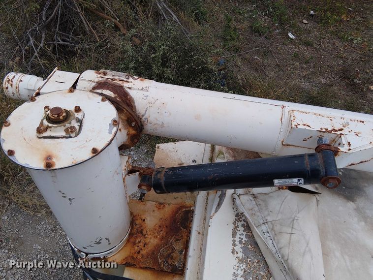 image for item DU3682 2004 International 9400i fertilizer delivery truck