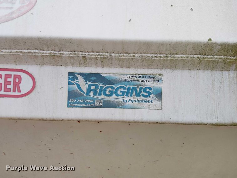 image for item DU3682 2004 International 9400i fertilizer delivery truck