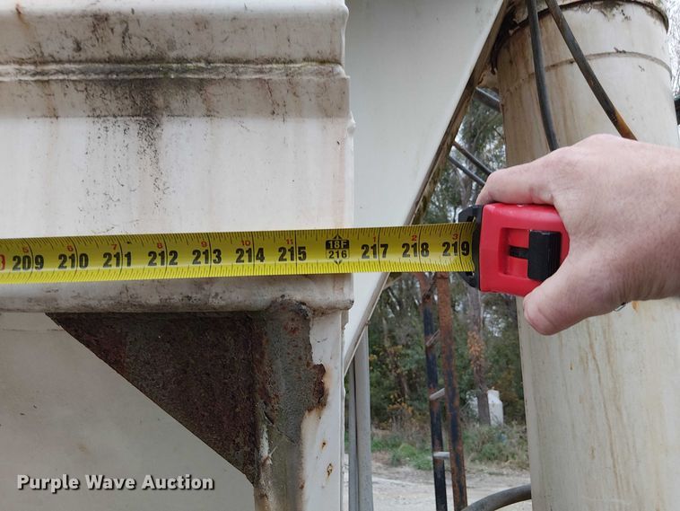 image for item DU3682 2004 International 9400i fertilizer delivery truck