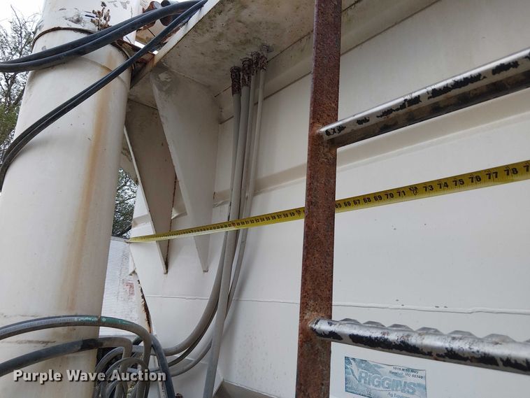 image for item DU3682 2004 International 9400i fertilizer delivery truck