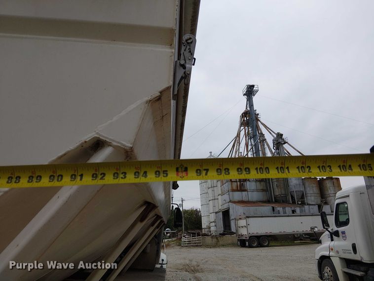 image for item DU3682 2004 International 9400i fertilizer delivery truck