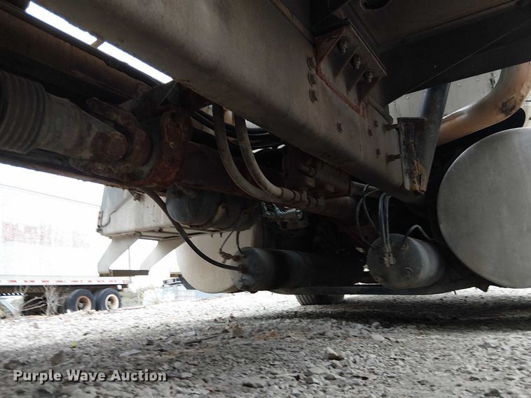 image for item DU3682 2004 International 9400i fertilizer delivery truck