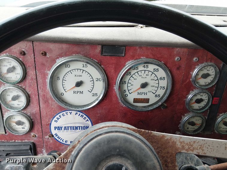 image for item DU3682 2004 International 9400i fertilizer delivery truck