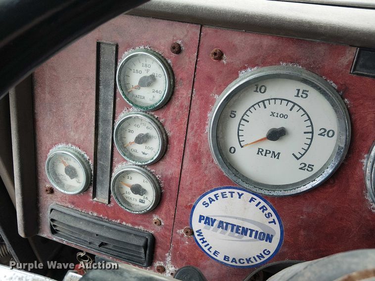 image for item DU3682 2004 International 9400i fertilizer delivery truck