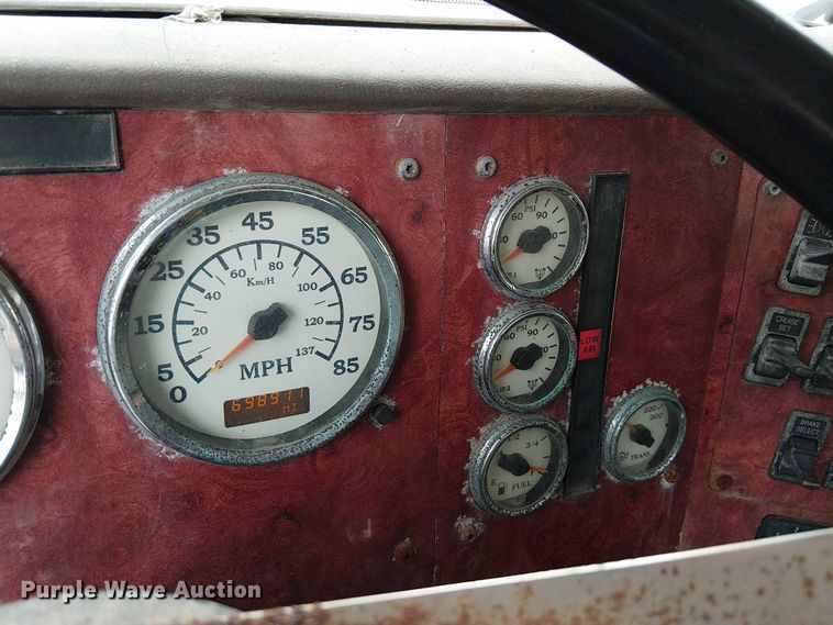 image for item DU3682 2004 International 9400i fertilizer delivery truck