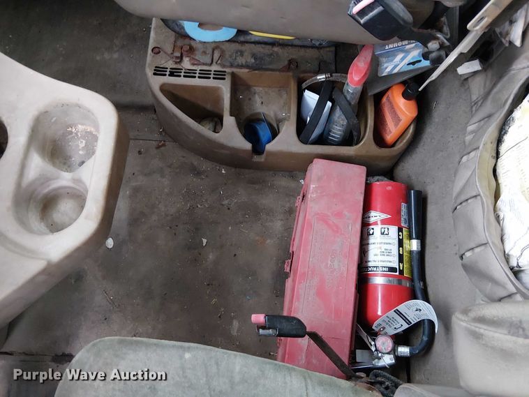 image for item DU3682 2004 International 9400i fertilizer delivery truck