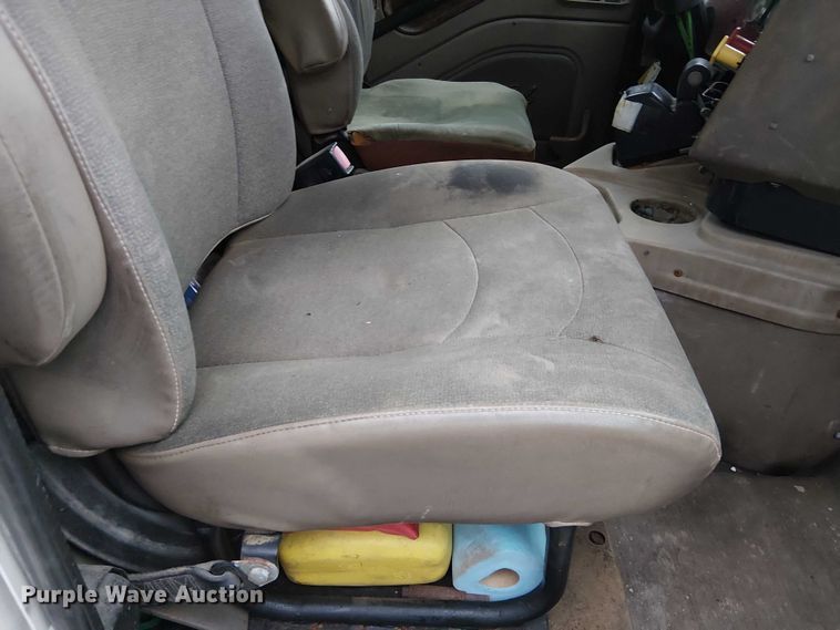 image for item DU3682 2004 International 9400i fertilizer delivery truck