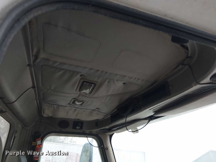 image for item DU3682 2004 International 9400i fertilizer delivery truck