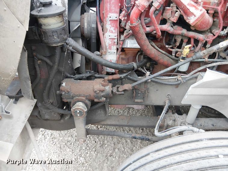 image for item DU3682 2004 International 9400i fertilizer delivery truck