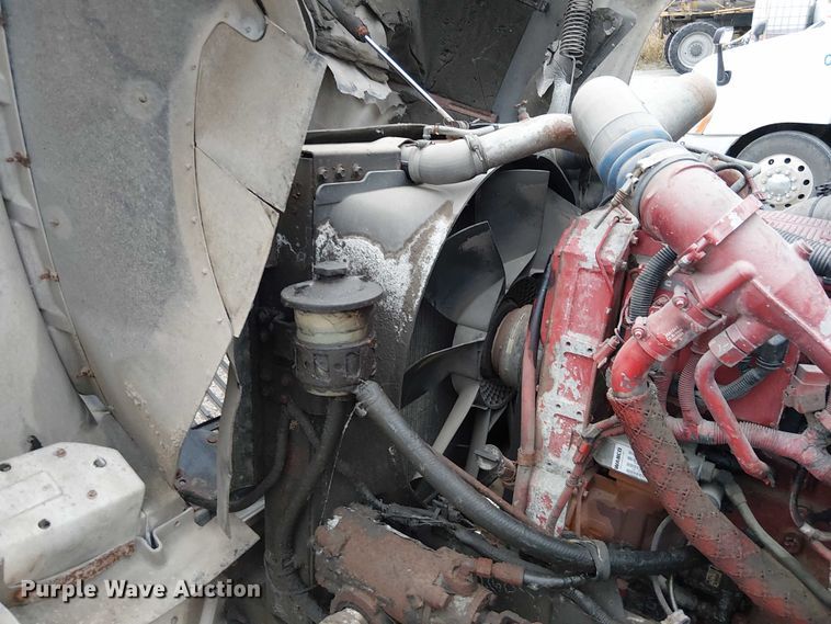 image for item DU3682 2004 International 9400i fertilizer delivery truck