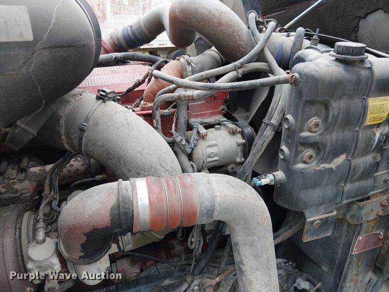 image for item DU3682 2004 International 9400i fertilizer delivery truck