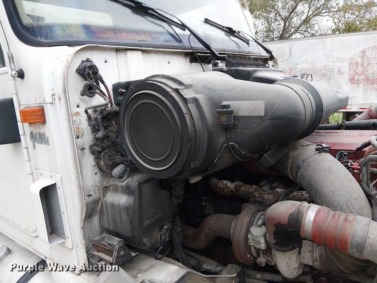 image for item DU3682 2004 International 9400i fertilizer delivery truck