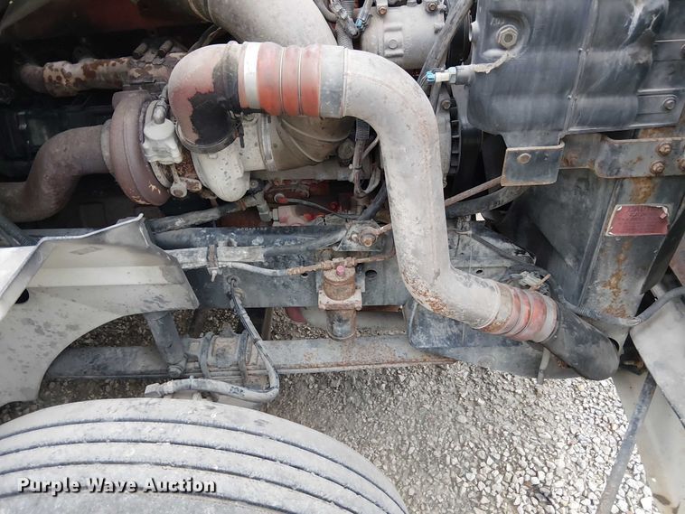 image for item DU3682 2004 International 9400i fertilizer delivery truck