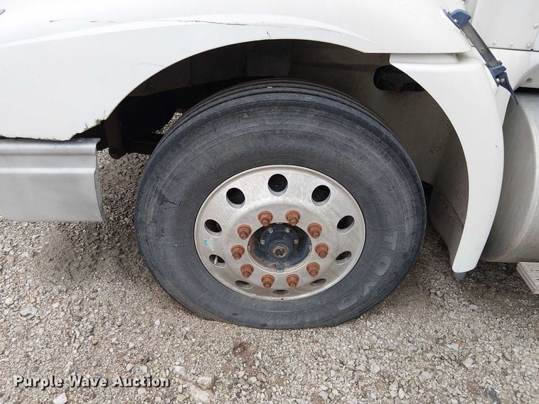 image for item DU3682 2004 International 9400i fertilizer delivery truck