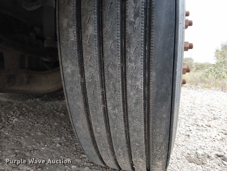 image for item DU3682 2004 International 9400i fertilizer delivery truck