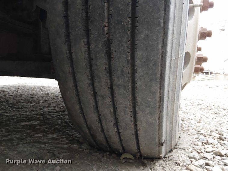 image for item DU3682 2004 International 9400i fertilizer delivery truck