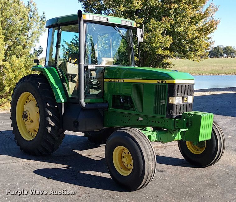 image for item DU3736 2002 John Deere 7410 tractor