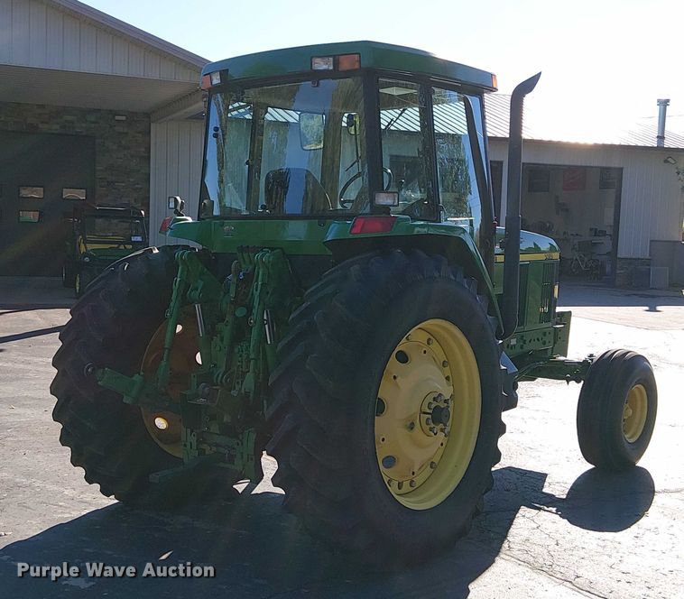 image for item DU3736 2002 John Deere 7410 tractor