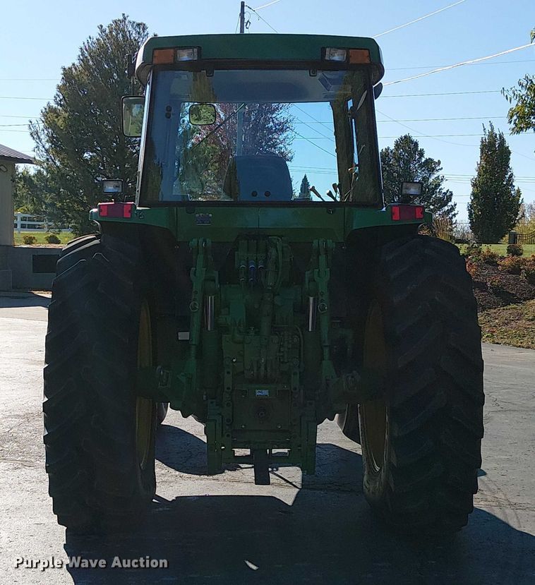 image for item DU3736 2002 John Deere 7410 tractor