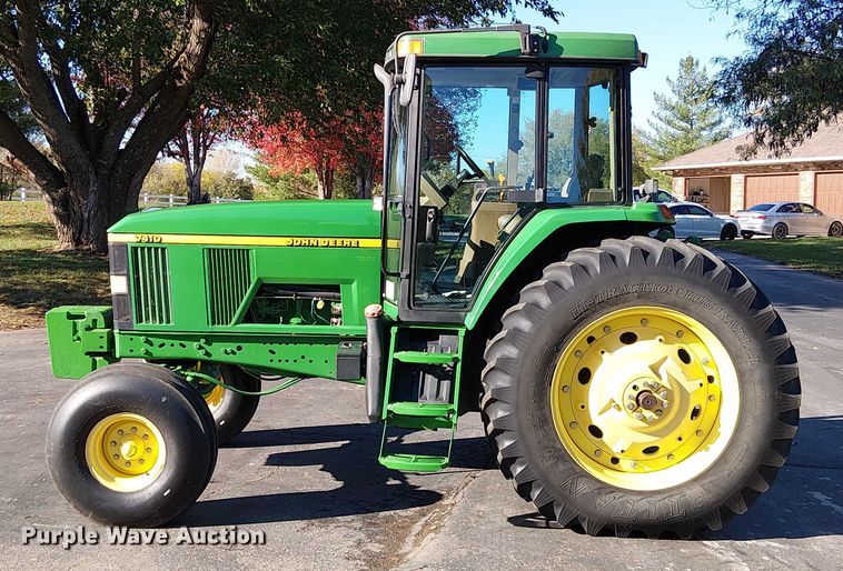 image for item DU3736 2002 John Deere 7410 tractor