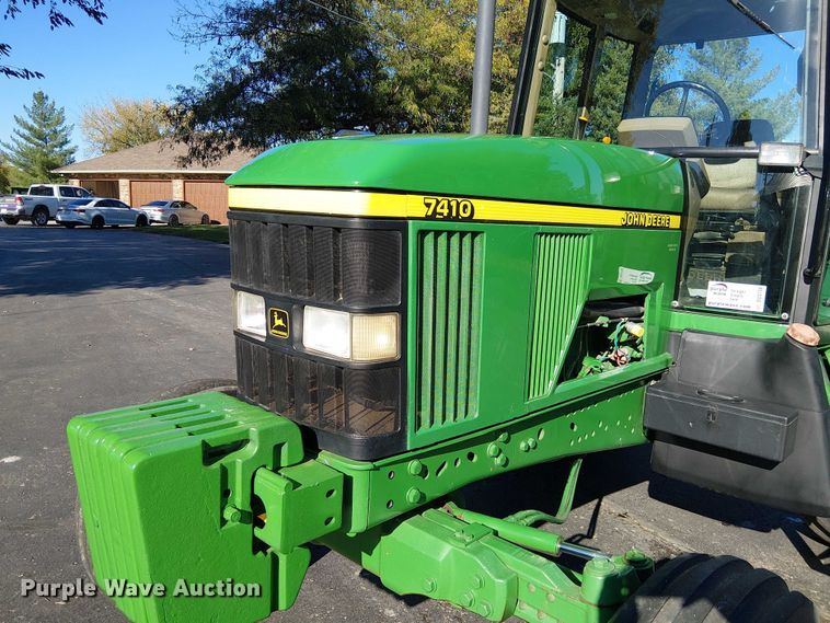 image for item DU3736 2002 John Deere 7410 tractor
