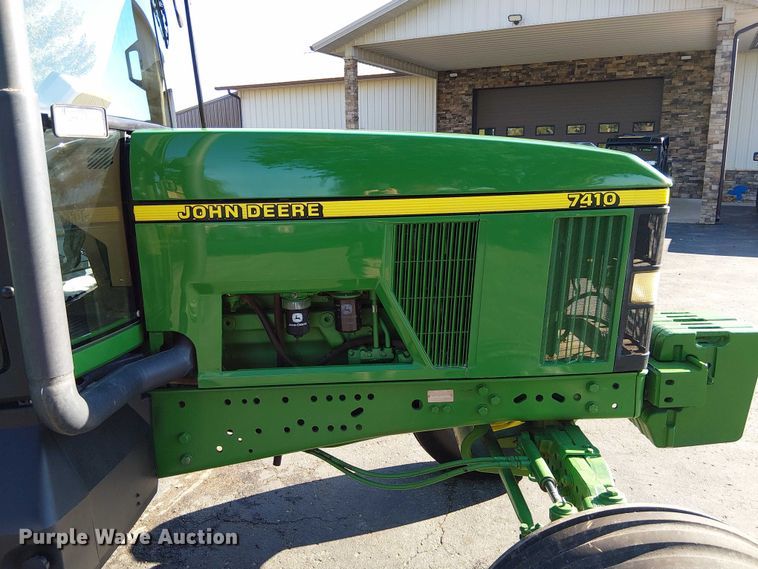 image for item DU3736 2002 John Deere 7410 tractor