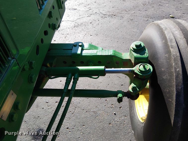 image for item DU3736 2002 John Deere 7410 tractor