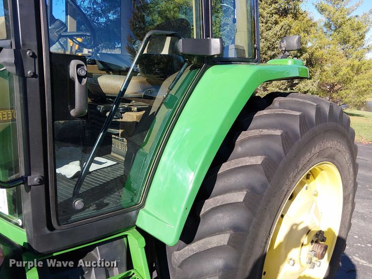 image for item DU3736 2002 John Deere 7410 tractor