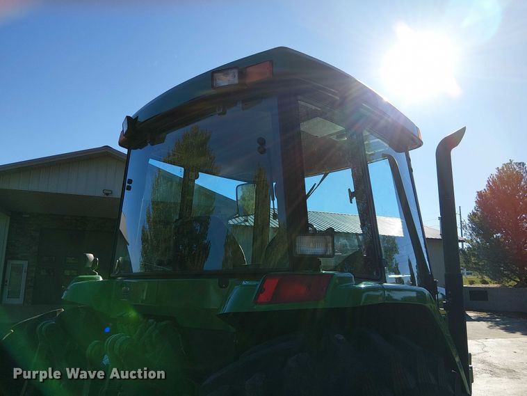 image for item DU3736 2002 John Deere 7410 tractor