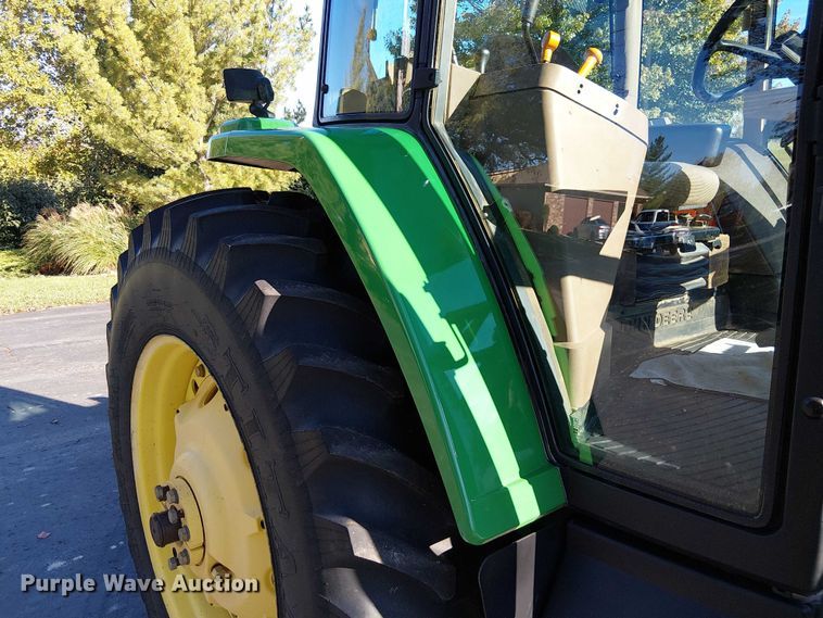 image for item DU3736 2002 John Deere 7410 tractor