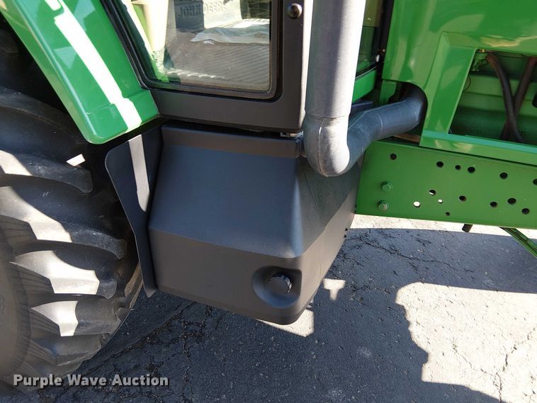 image for item DU3736 2002 John Deere 7410 tractor